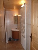 Ambiance savoyarde pour cette salle de bain bien equipée Ambiance savoyarde pour cette salle de bain bien equipée